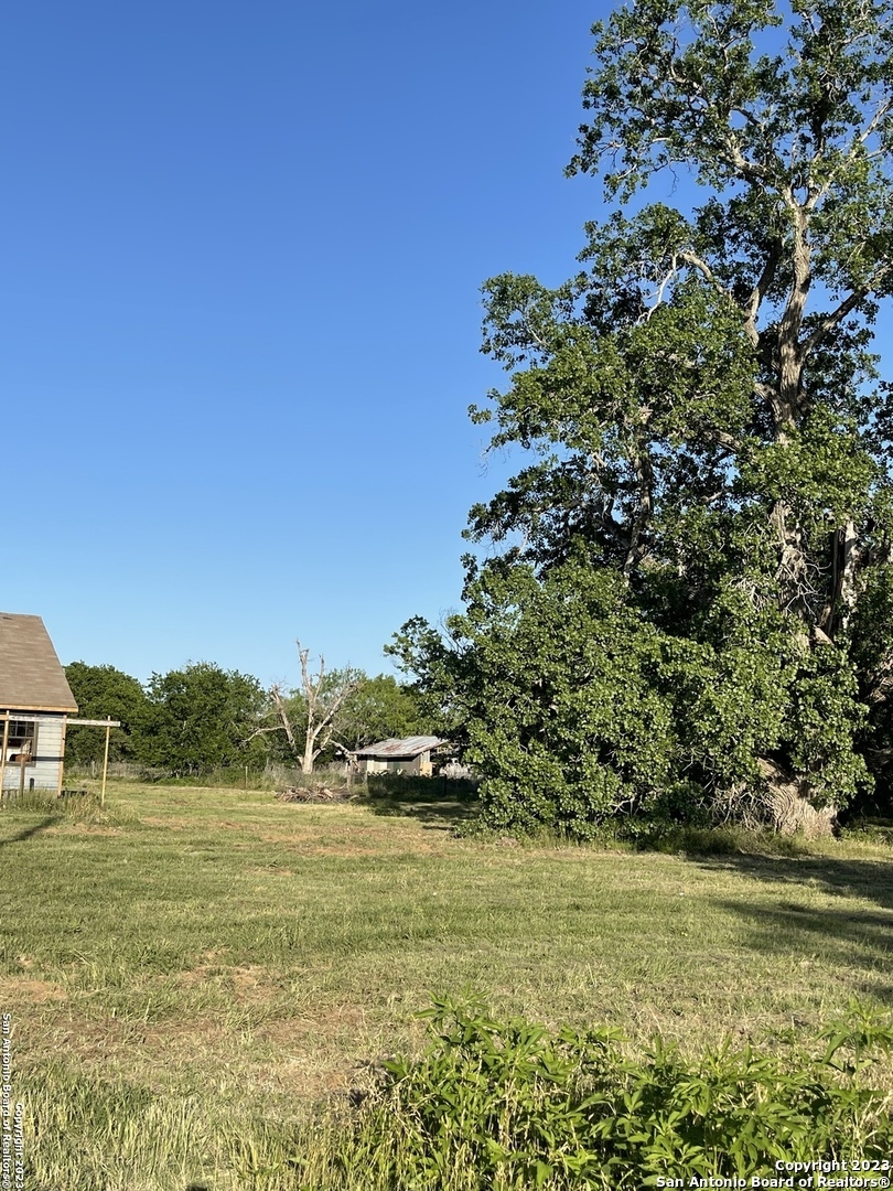 Property Photo: 704 Cr 467 TX 78160