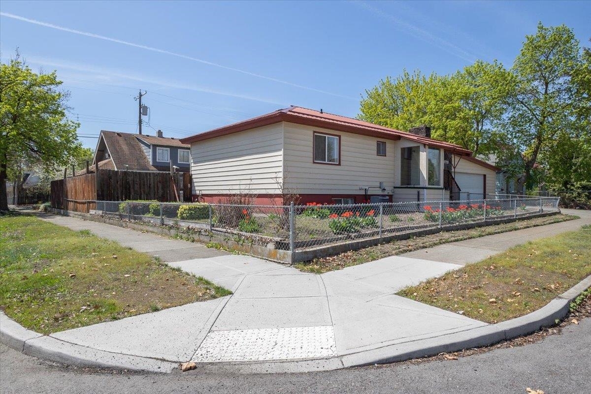 Property Photo: 2703 W Dean Ave WA 99201