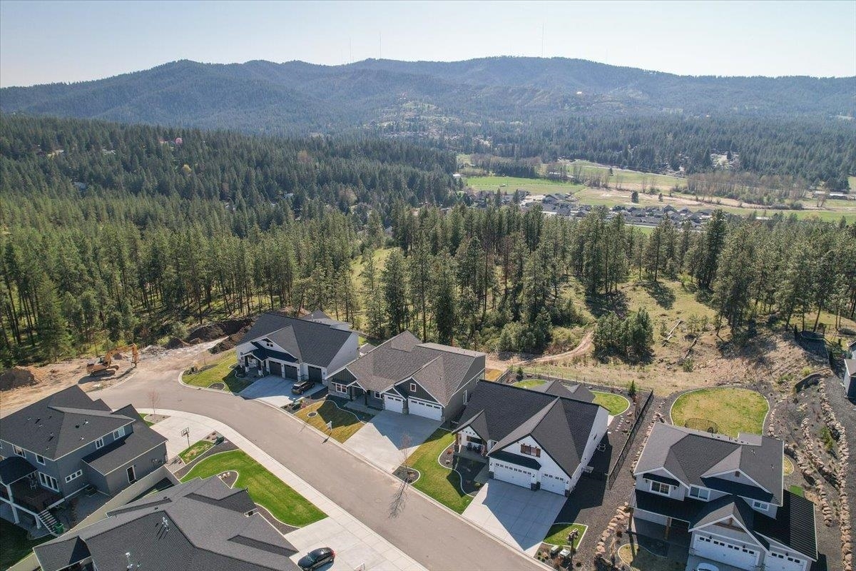 Property Photo: 12916 E San Juan Ln WA 99206