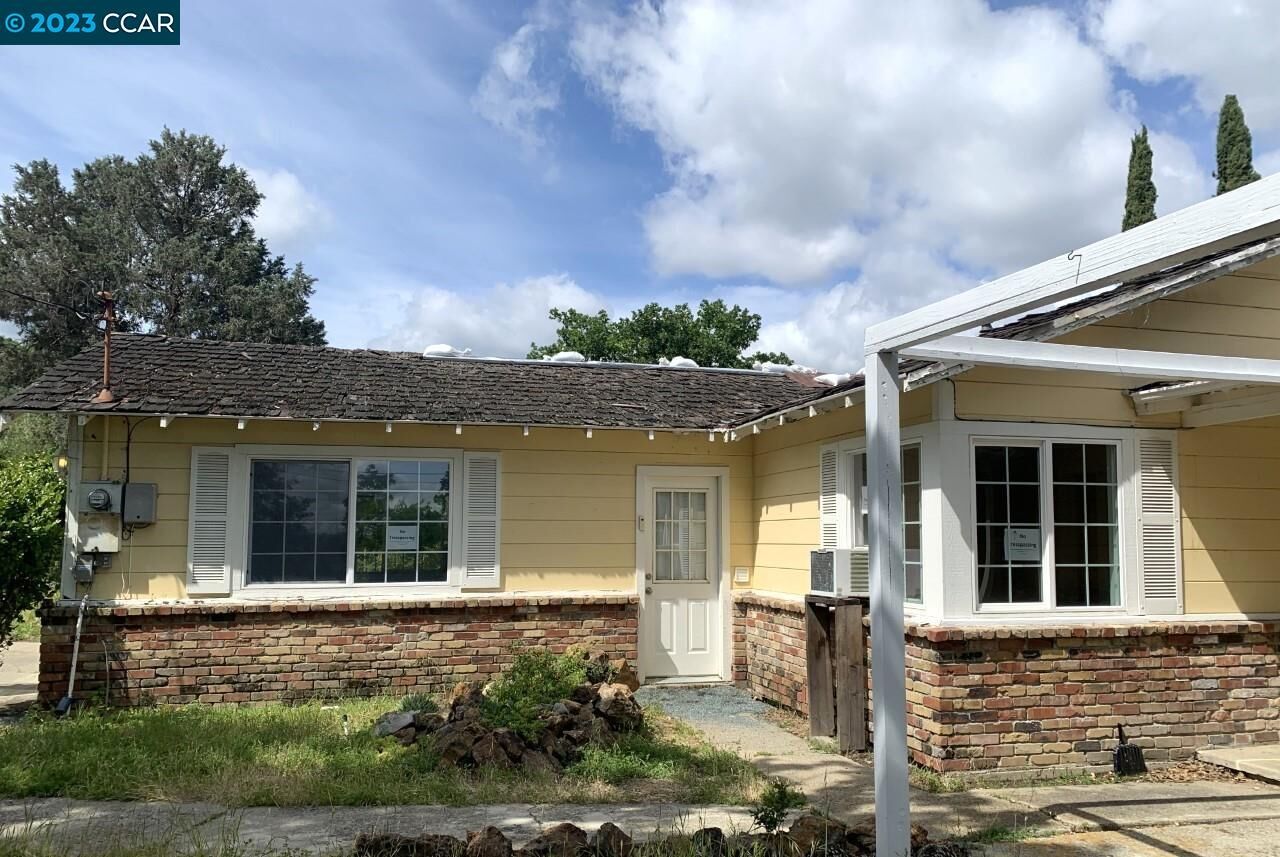 Property Photo:  61 Rudgear Dr  CA 94596 