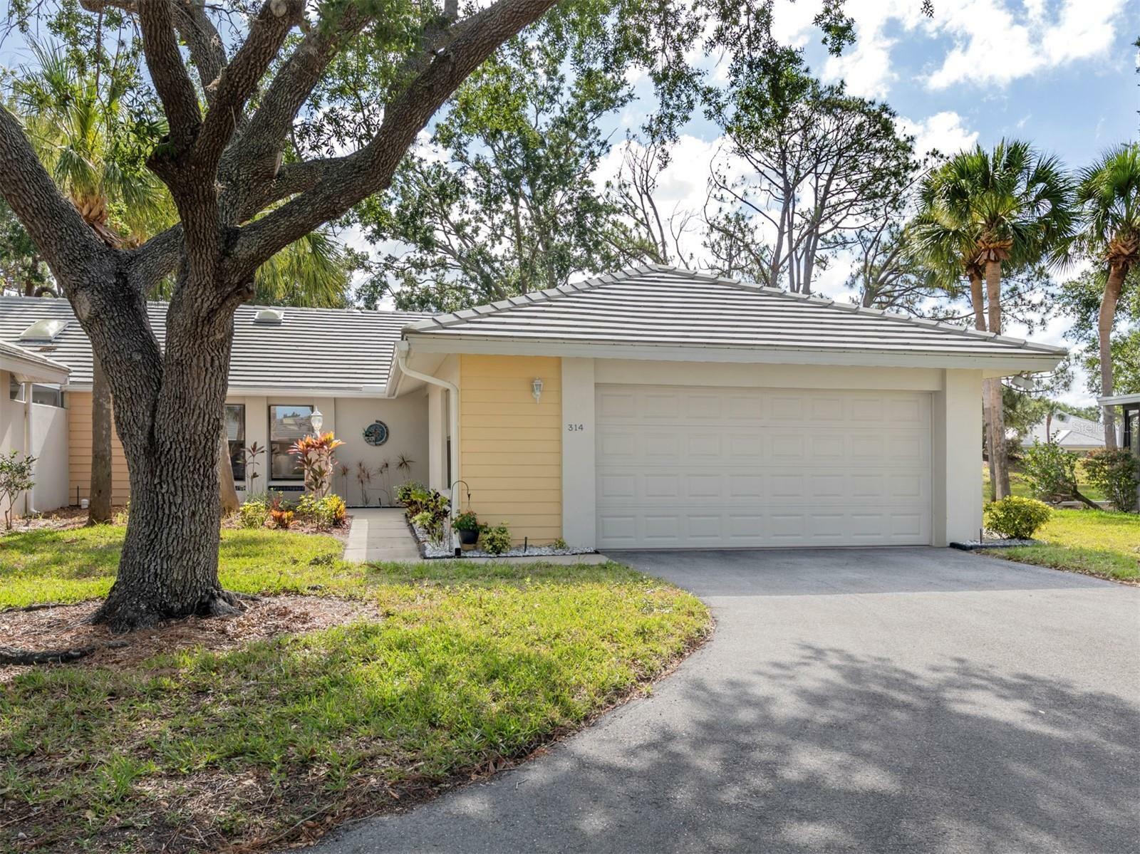 Property Photo:  314 Pembroke Lane 189  FL 34293 