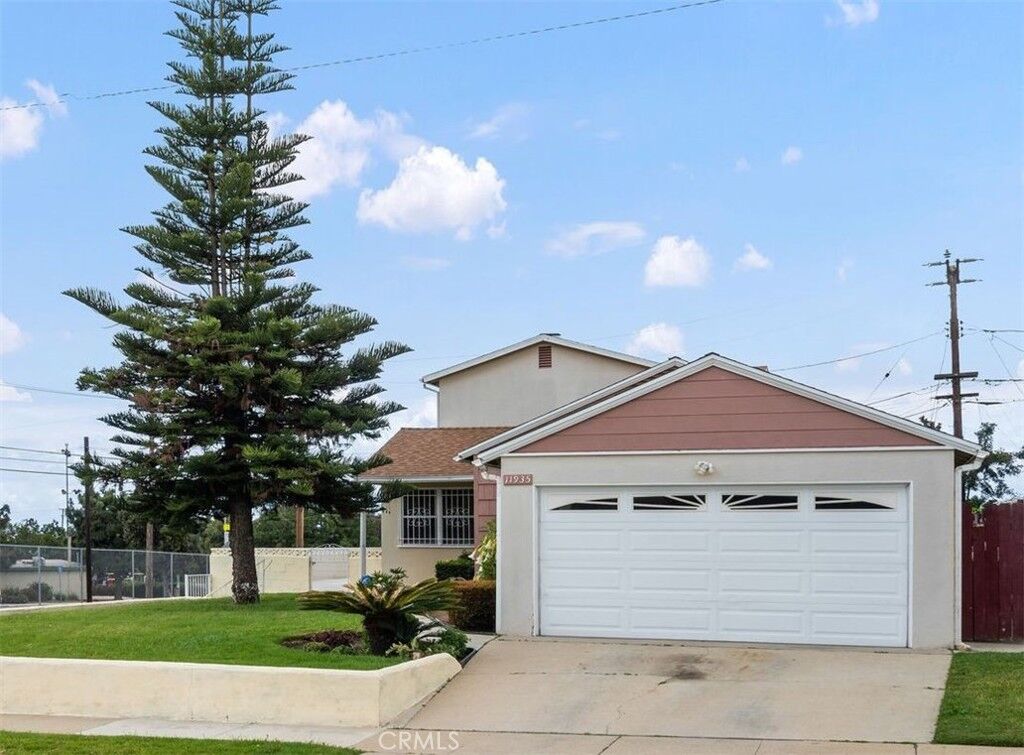 Property Photo:  11935 Cimarron Avenue  CA 90250 