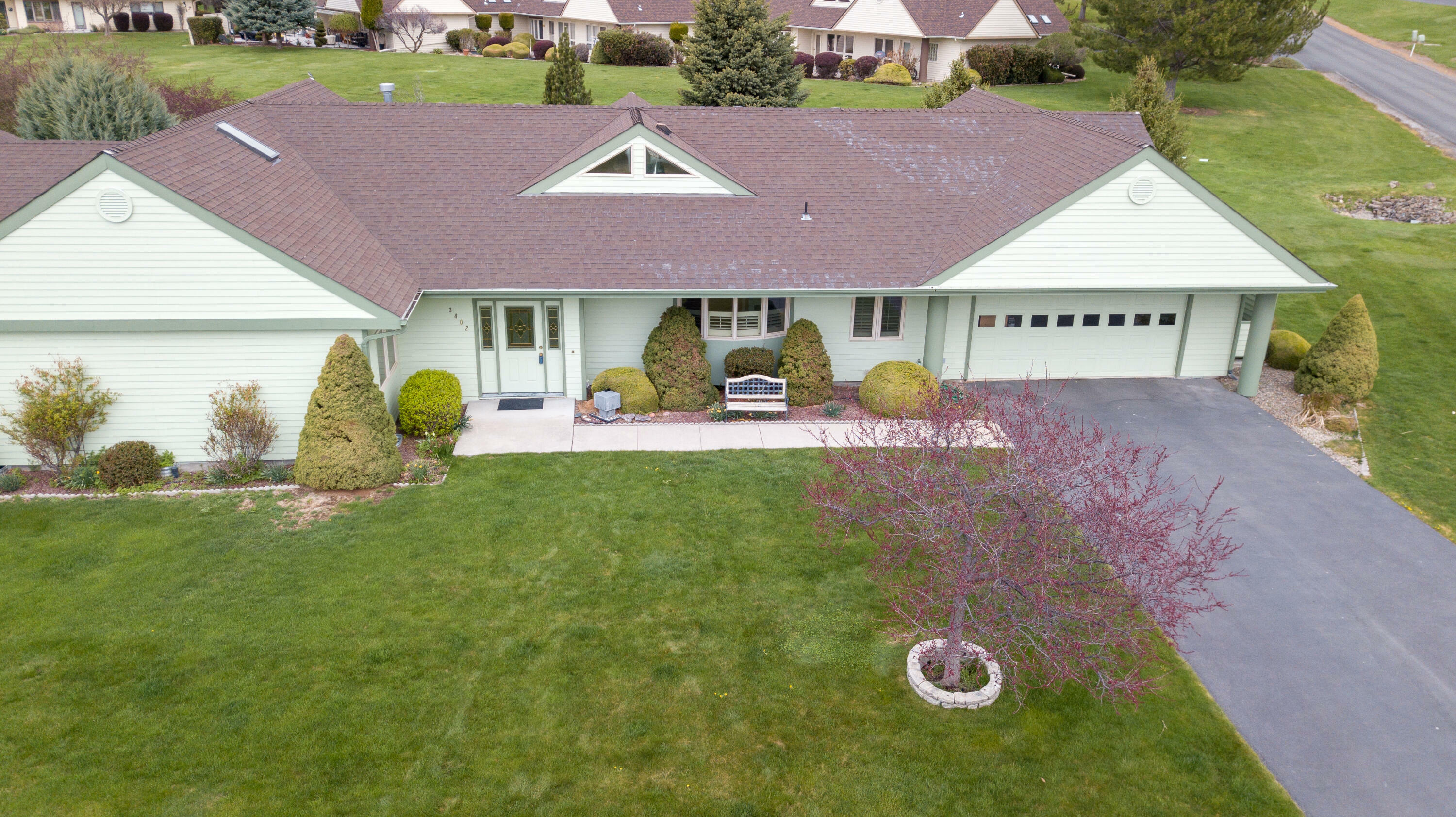 Property Photo: 3402 Shield Crest Drive OR 97603