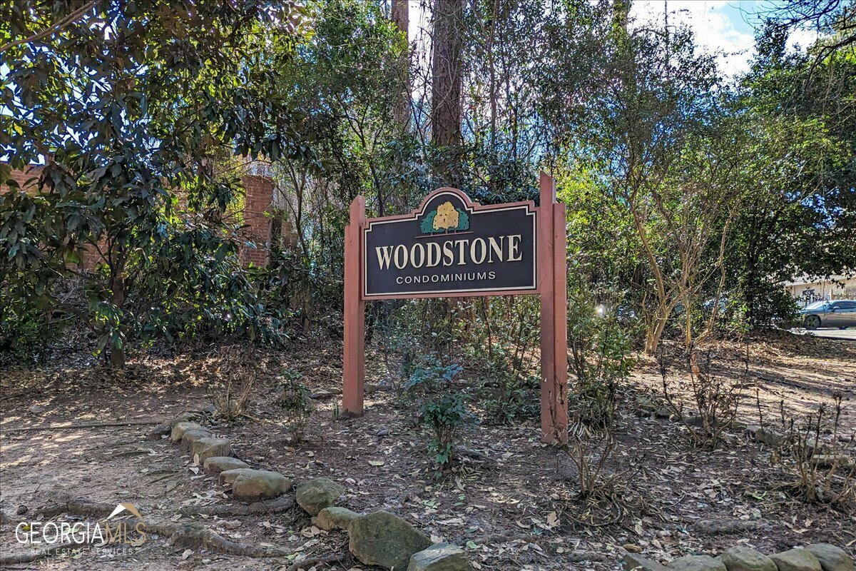 Property Photo: 6433 Woodstone Terrace GA 30260