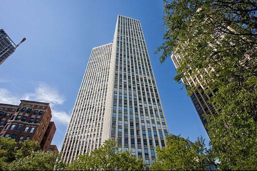 Property Photo: 2626 N Lakeview Avenue 2909 IL 60614