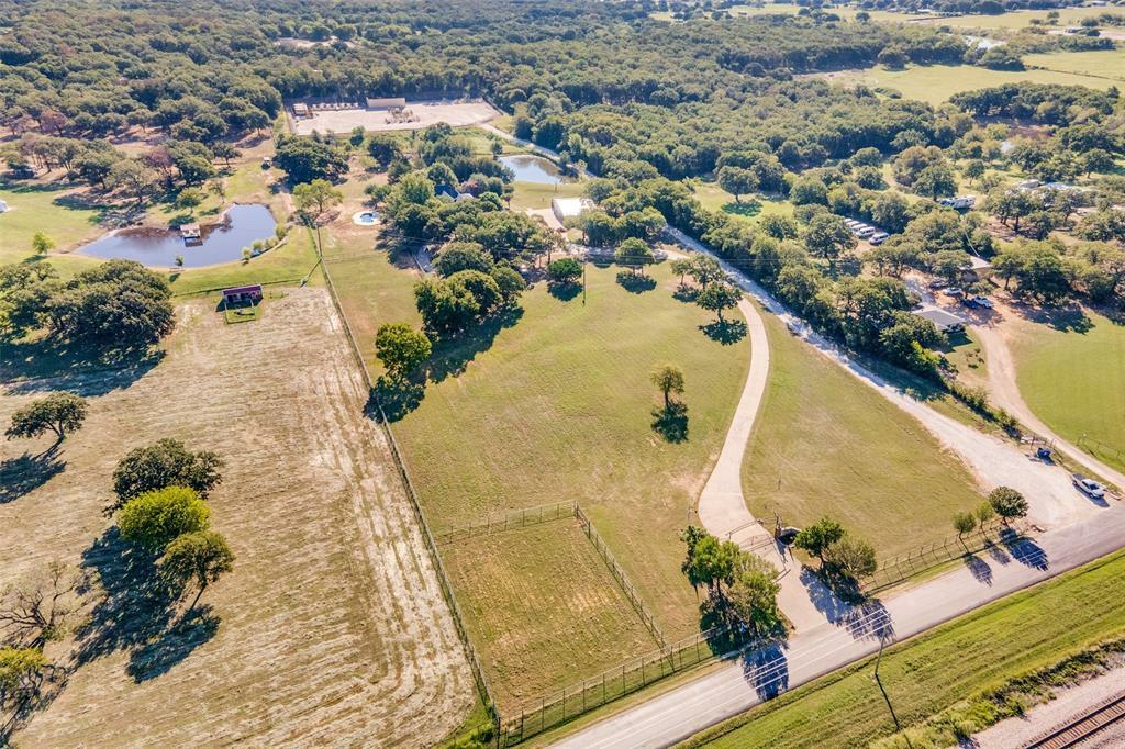 Property Photo: 1401 S Dobson Street TX 76028
