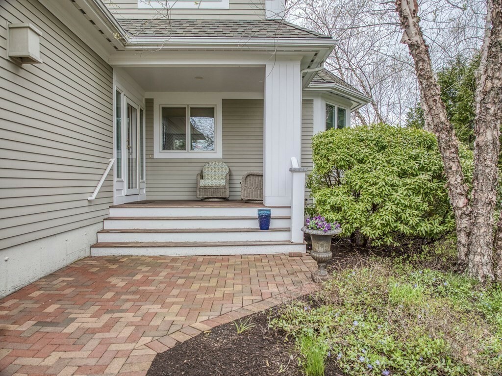 Property Photo: 9 Wimbledon Ct MA 01938