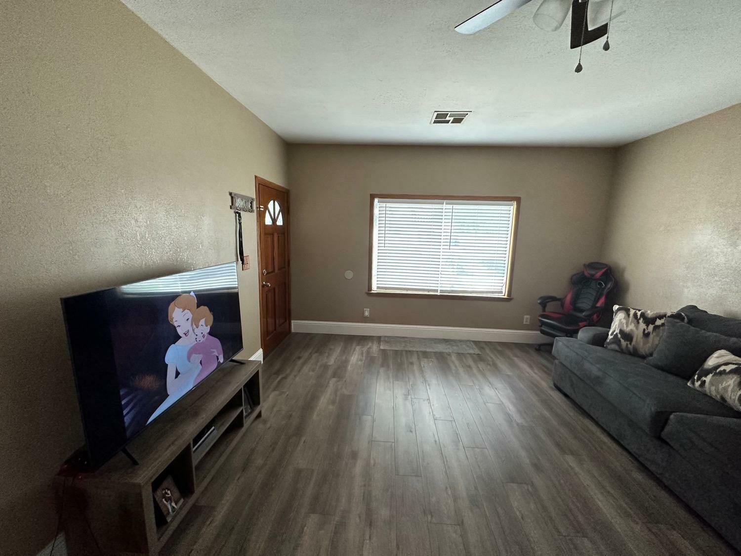 Property Photo: 405 Spencer Avenue CA 93272