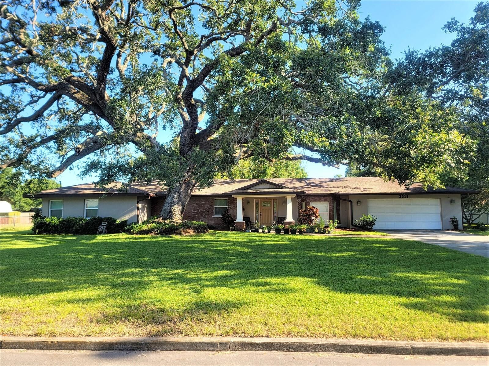 Property Photo:  2315 19th Ave W  FL 34205 