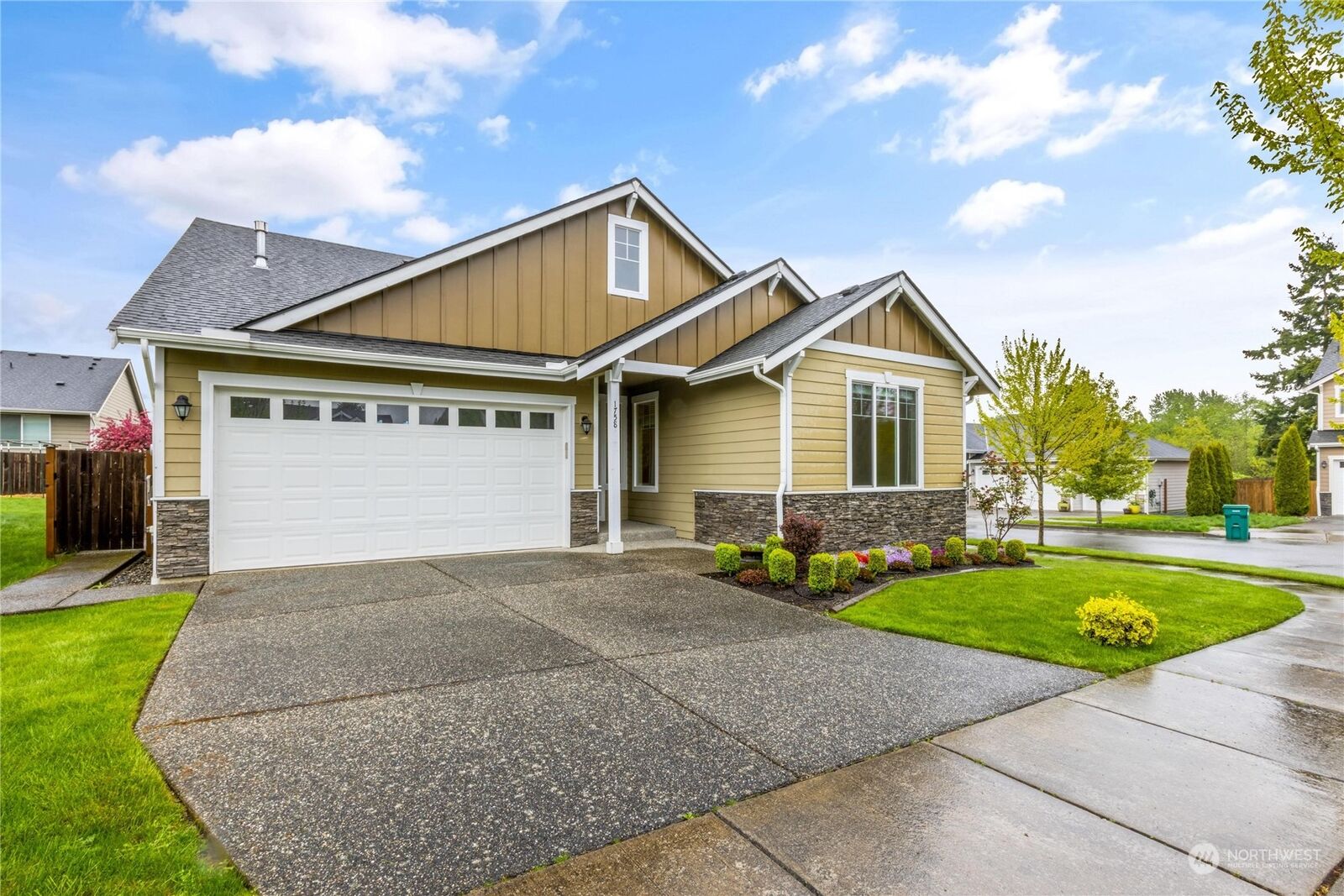 Property Photo:  1758 Hillcrest Loop  WA 98274 