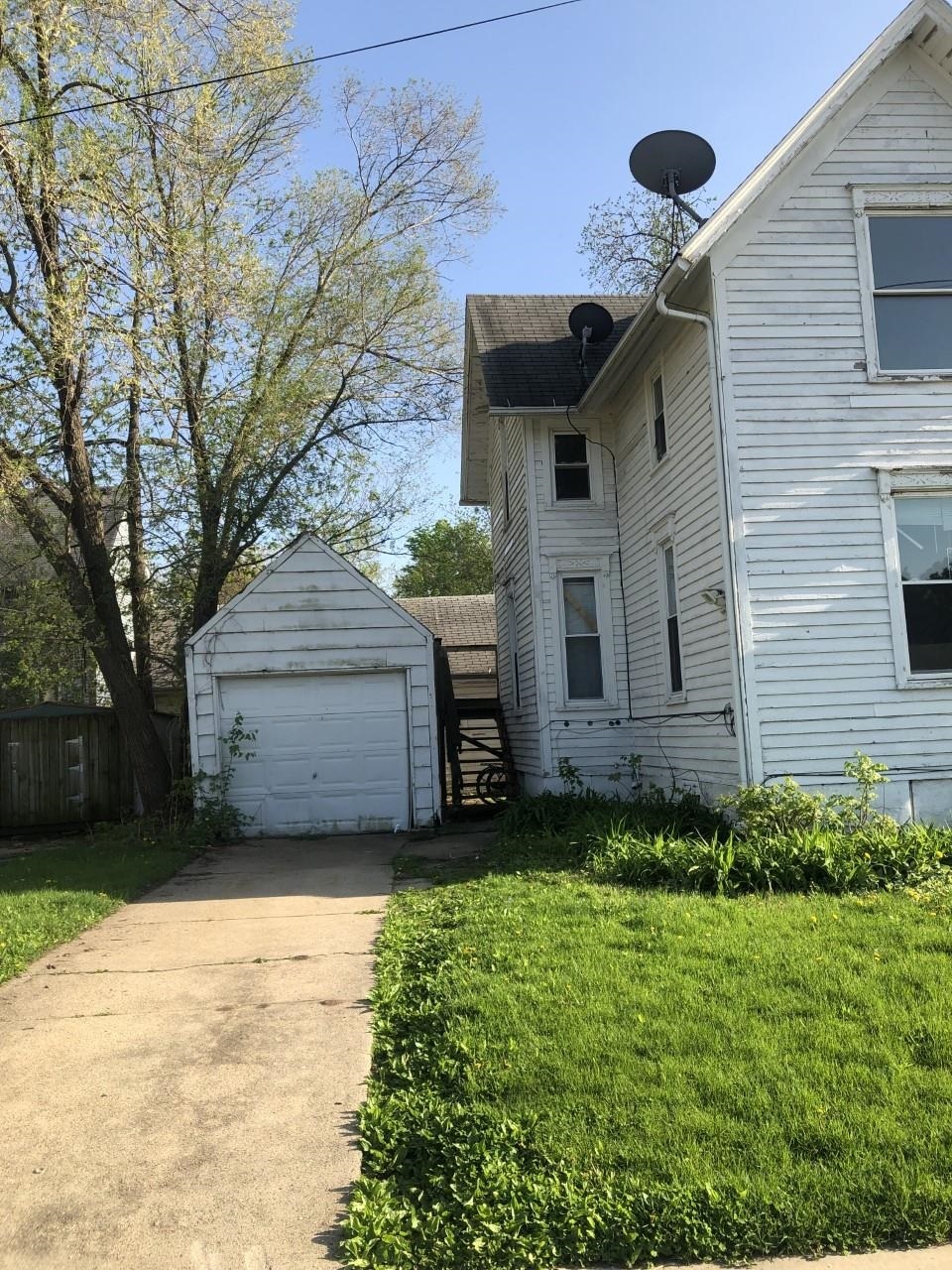Property Photo: 1035 Benton Street IL 61107