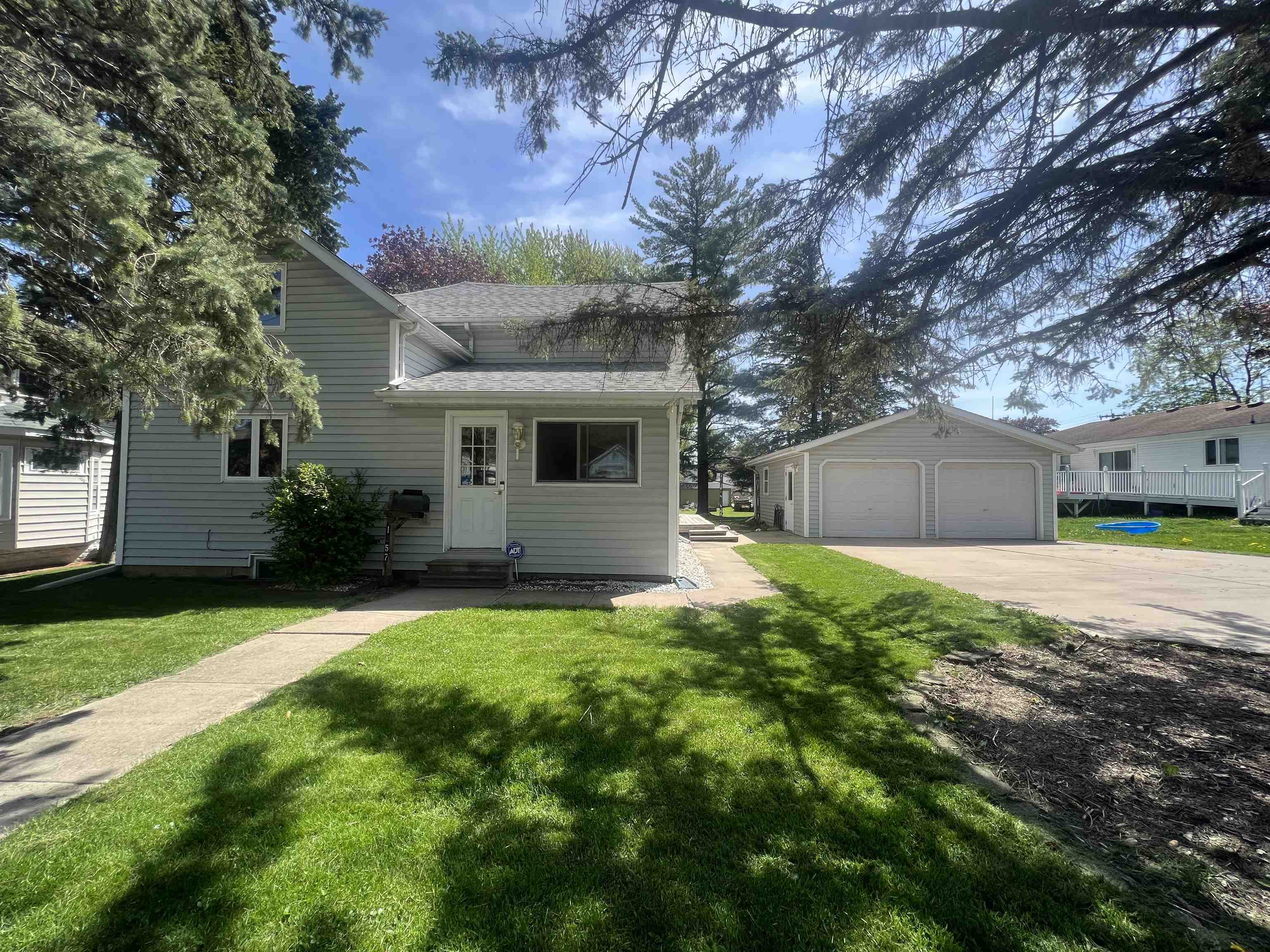 Property Photo:  1257 S Blackhawk Avenue  IL 61032 