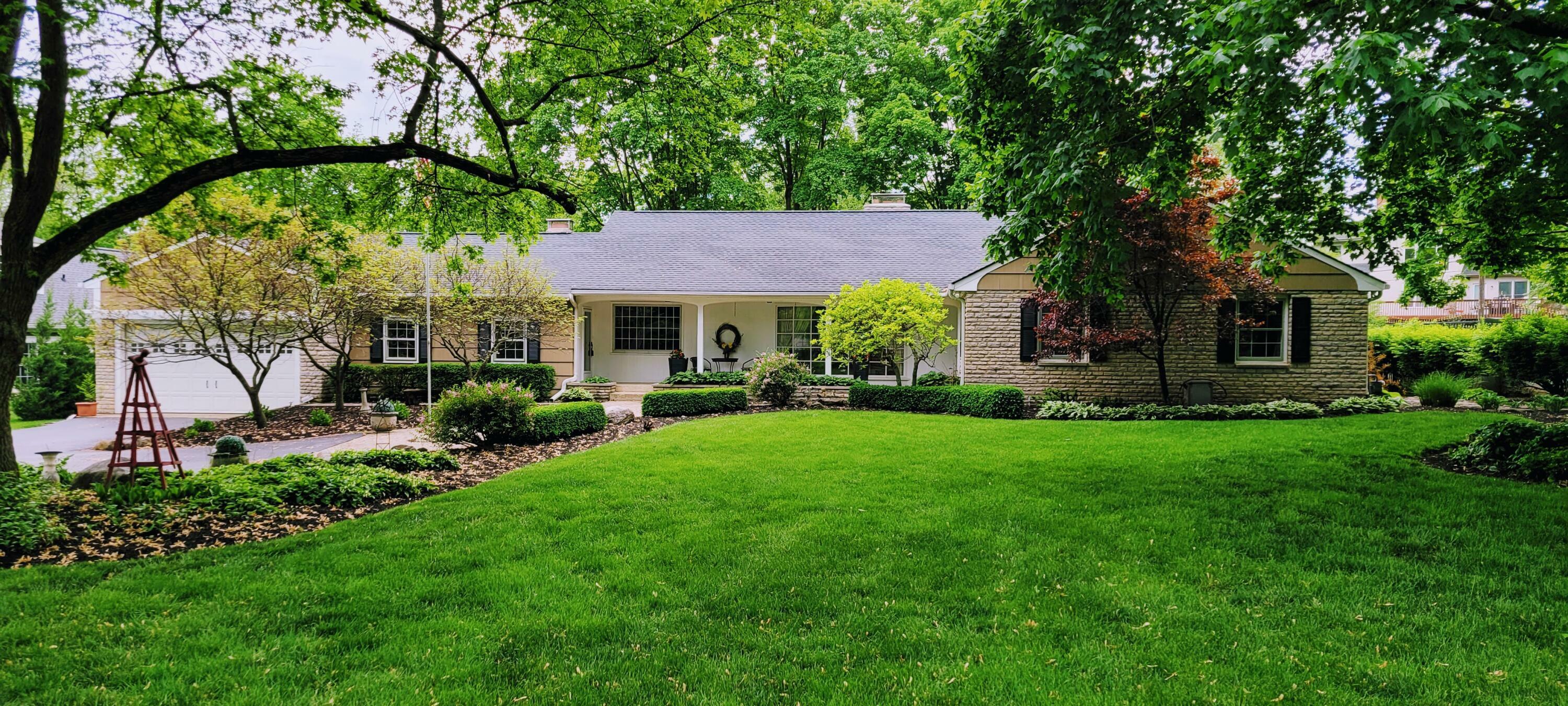 Property Photo: 3965 Riverview Drive OH 43221