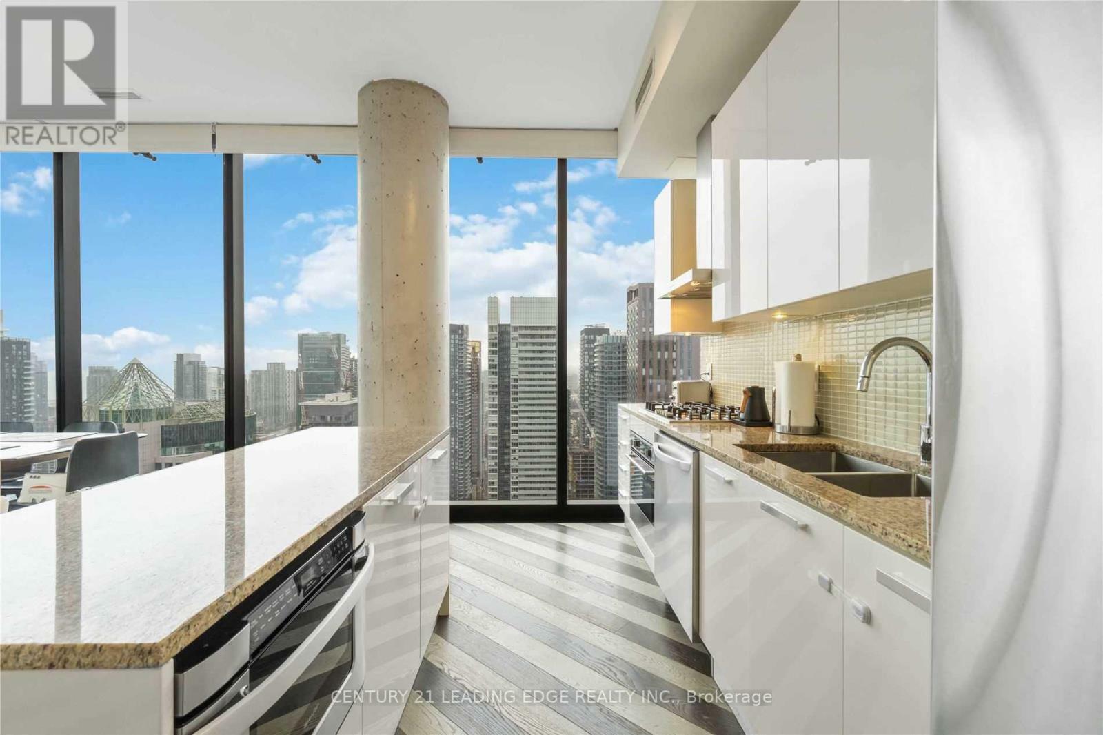 Property Photo:  224 King Street West 4004  ON M5H0A6 