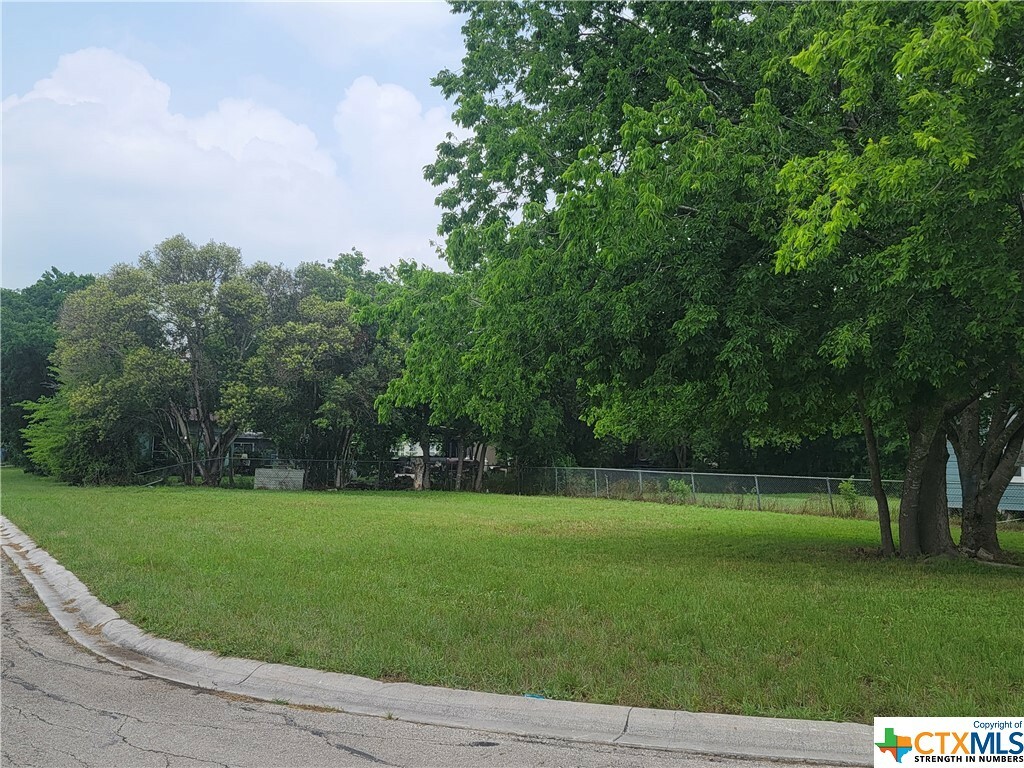 Property Photo: 1050 Juarez Street TX 78155