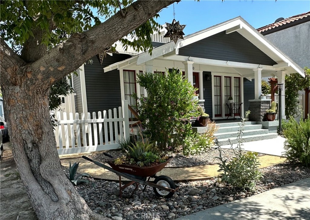 Property Photo: 710 Newport Avenue CA 90804