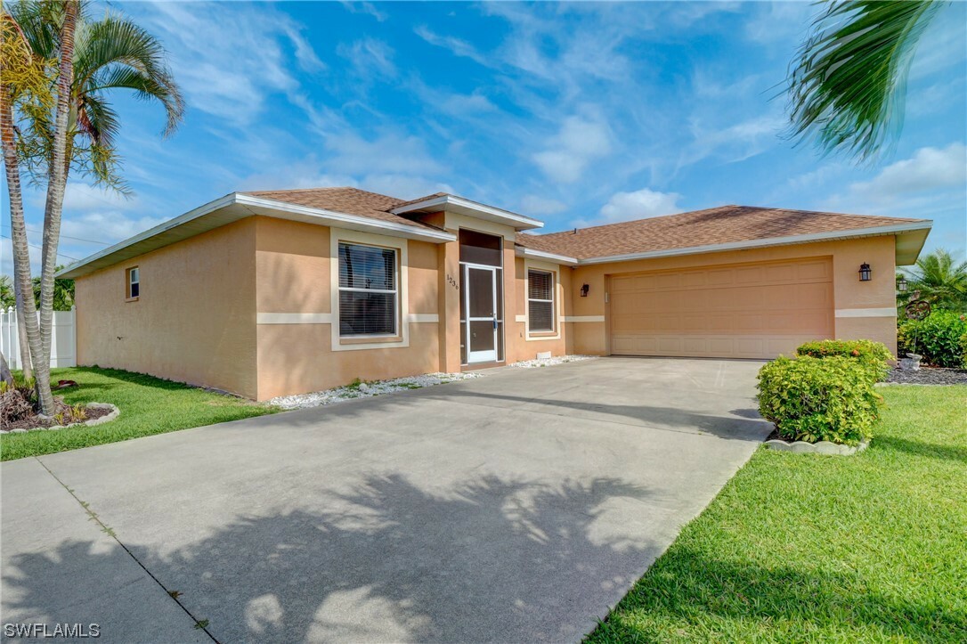 Property Photo: 1236 SE 22nd Place FL 33990