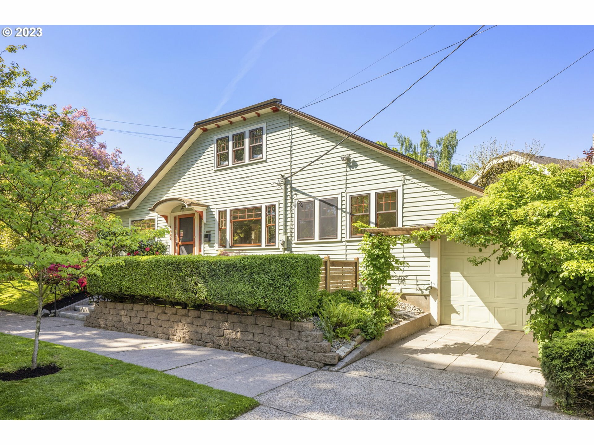 Property Photo: 1111 NE Imperial Ave OR 97232