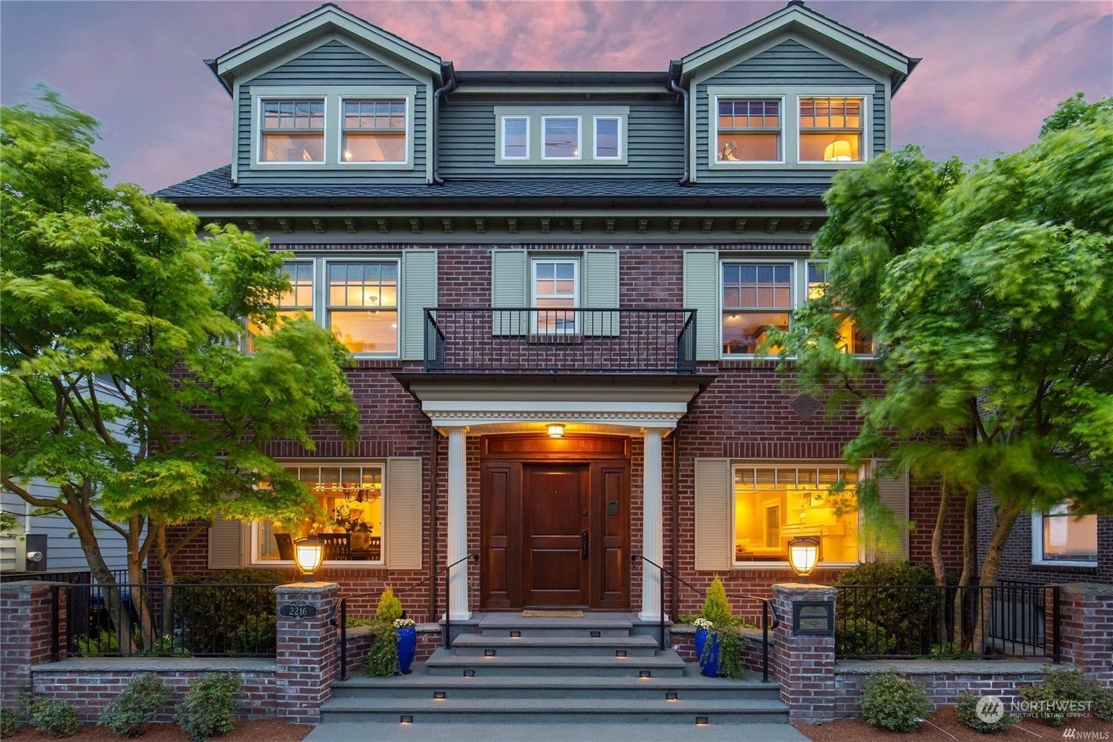 Property Photo: 2216 5th Avenue N WA 98109