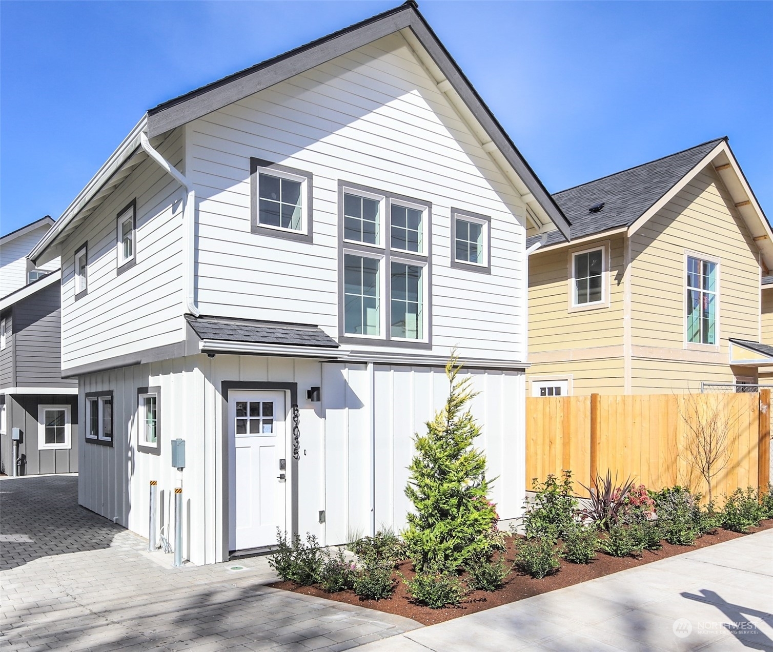 Property Photo: 9035 -B 15th Avenue SW WA 98106