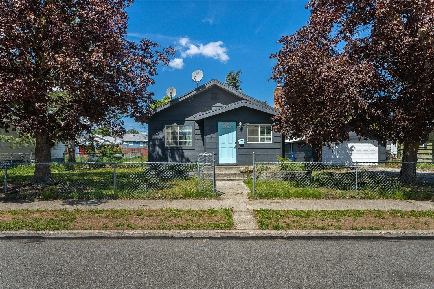 Property Photo: 1627 E Courtland Ave WA 99207