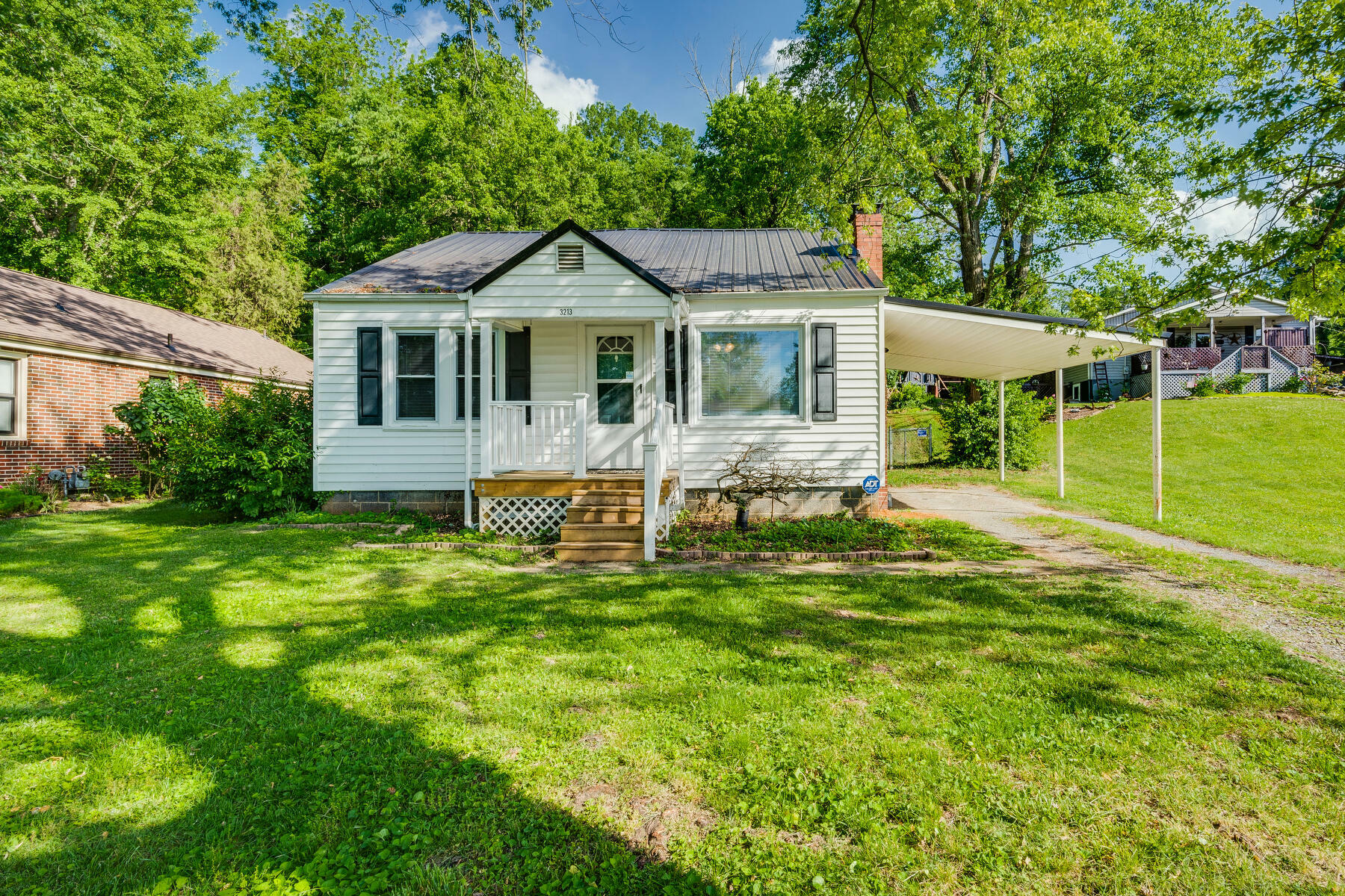 Property Photo:  3213 Clover Street  TN 37664 