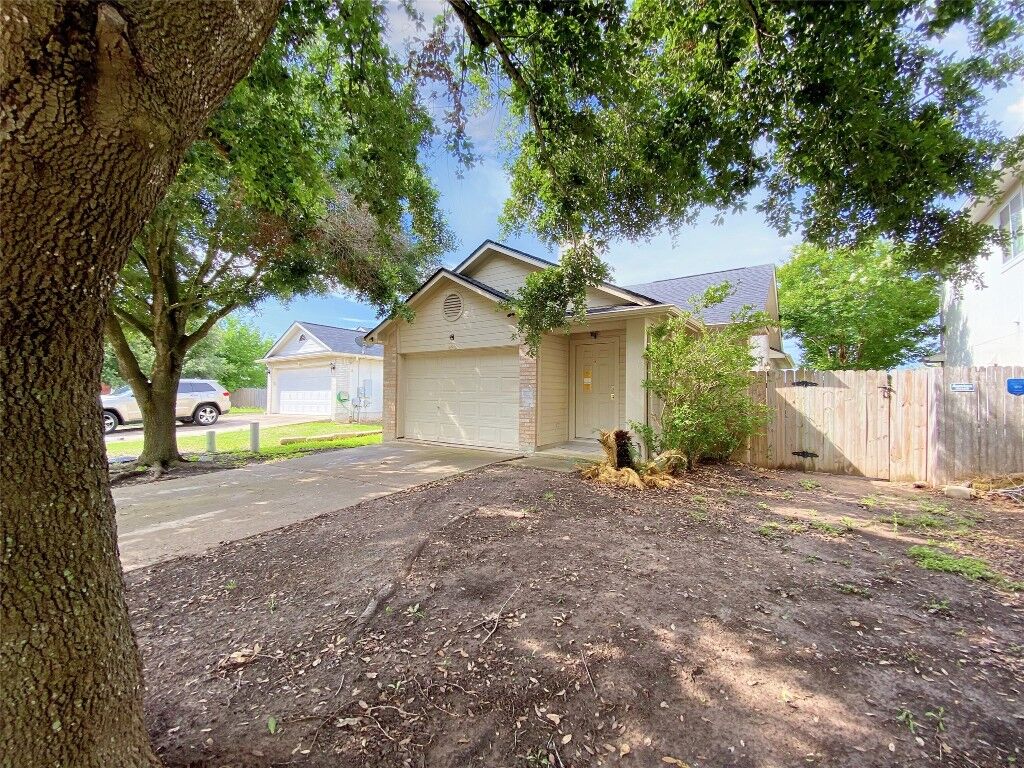 Property Photo:  16921 Hamilton Point Circle  TX 78653 
