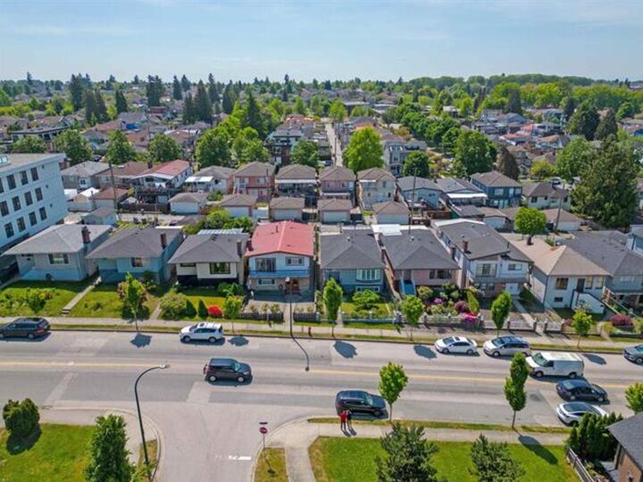Property Photo: 2396 E 33rd Avenue BC V5R 2S3