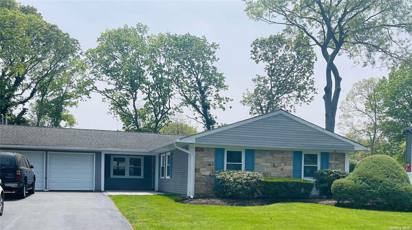 Property Photo:  24 Whitfield Lane  NY 11727 