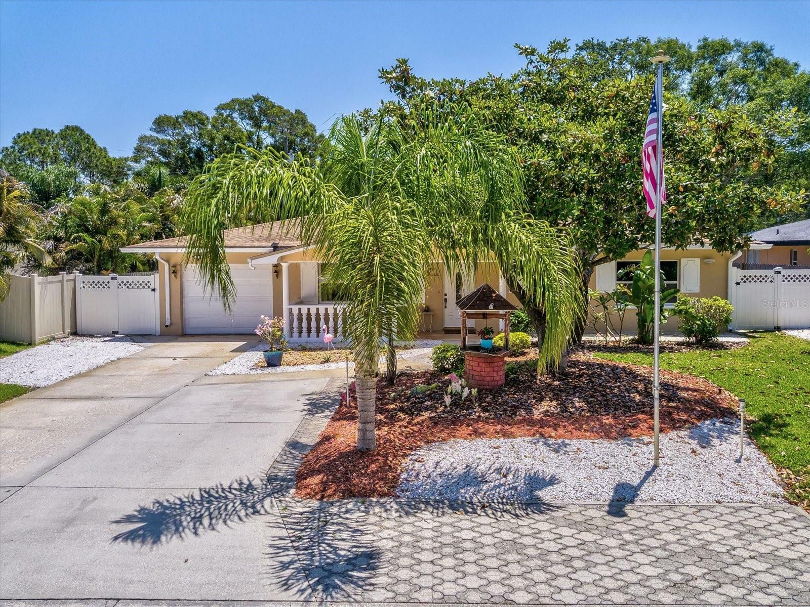 Property Photo:  113 Maplewood Avenue  FL 33765 