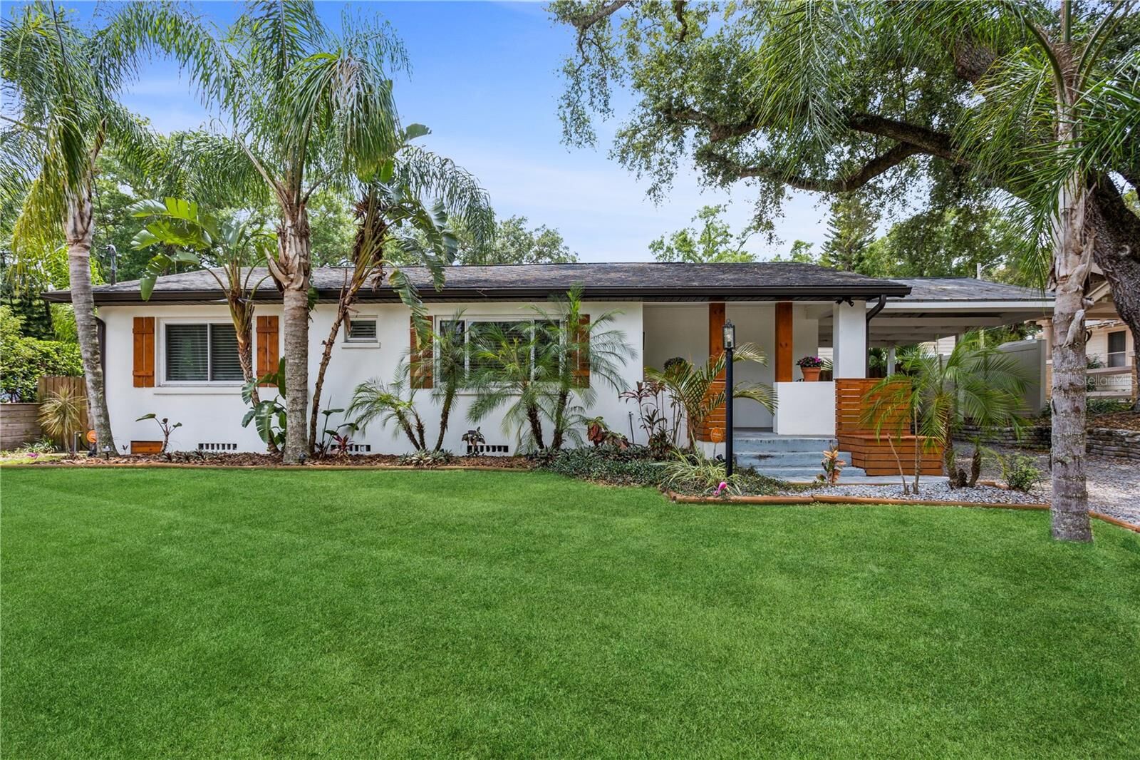 Property Photo: 909 E Robson Street FL 33604