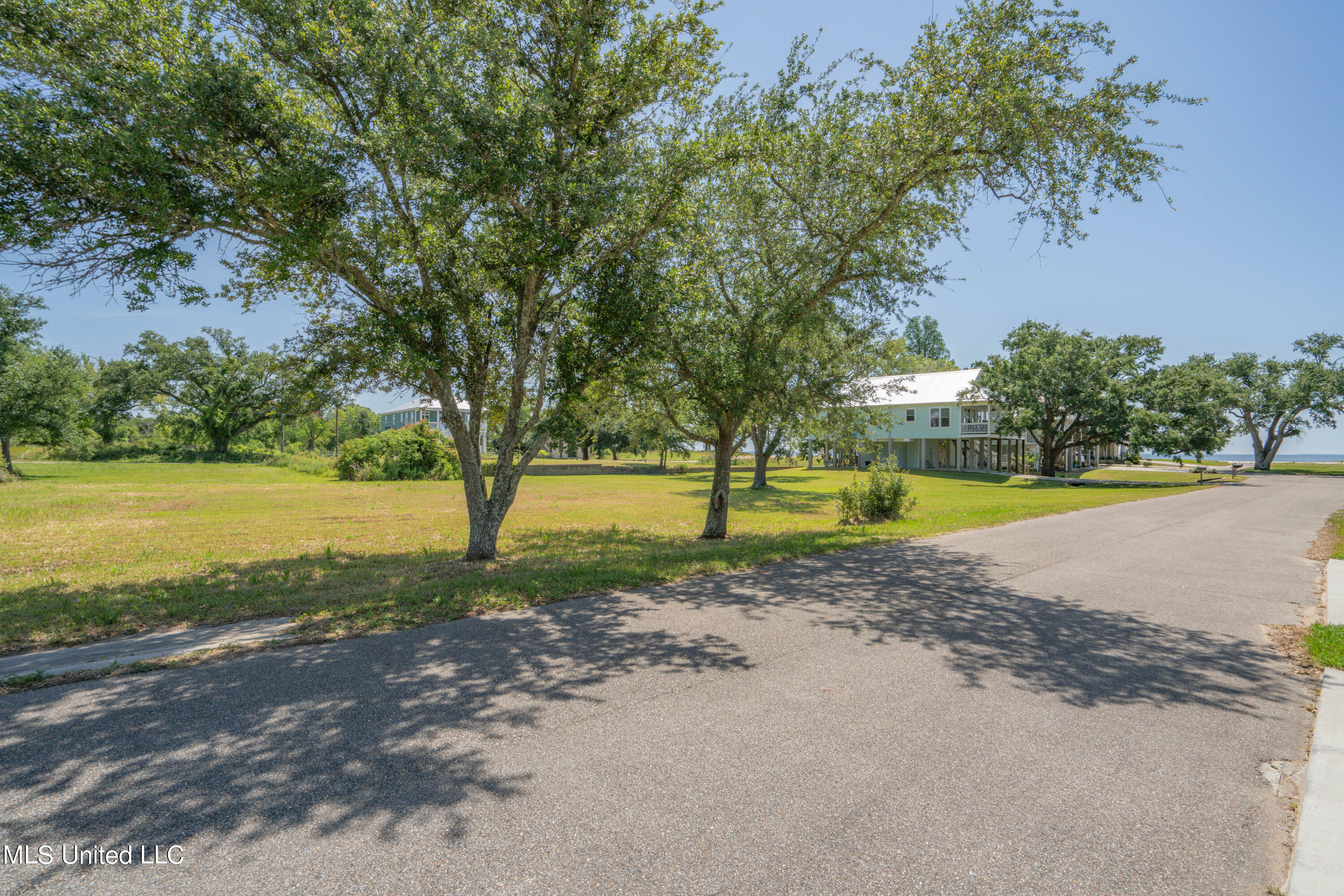 Property Photo:  413 Gulf View Avenue  MS 39560 