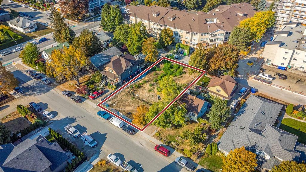 Property Photo:  934 Laurier Avenue  BC V1Y6B1 