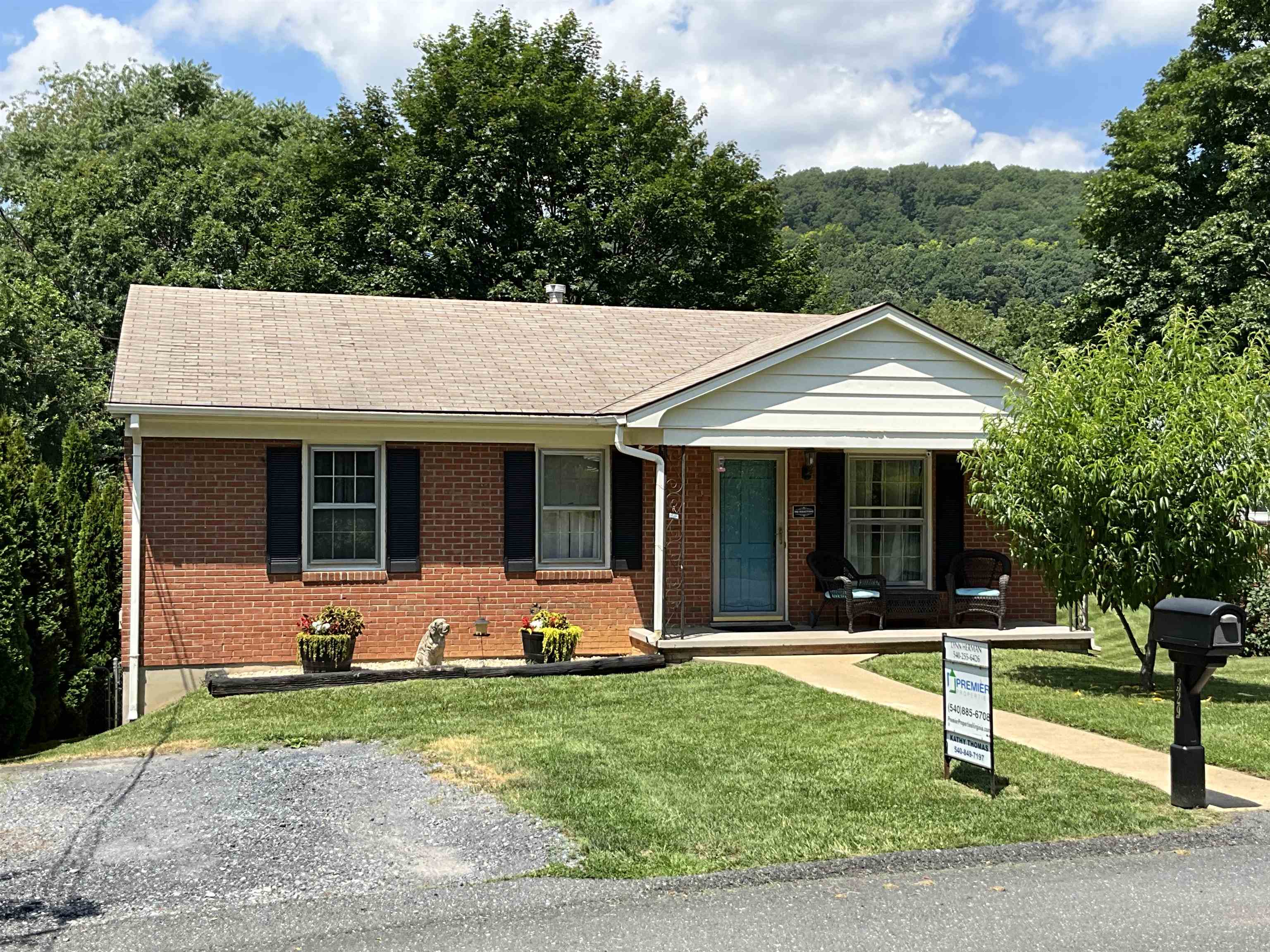 Property Photo: 329 Campbell St VA 24401