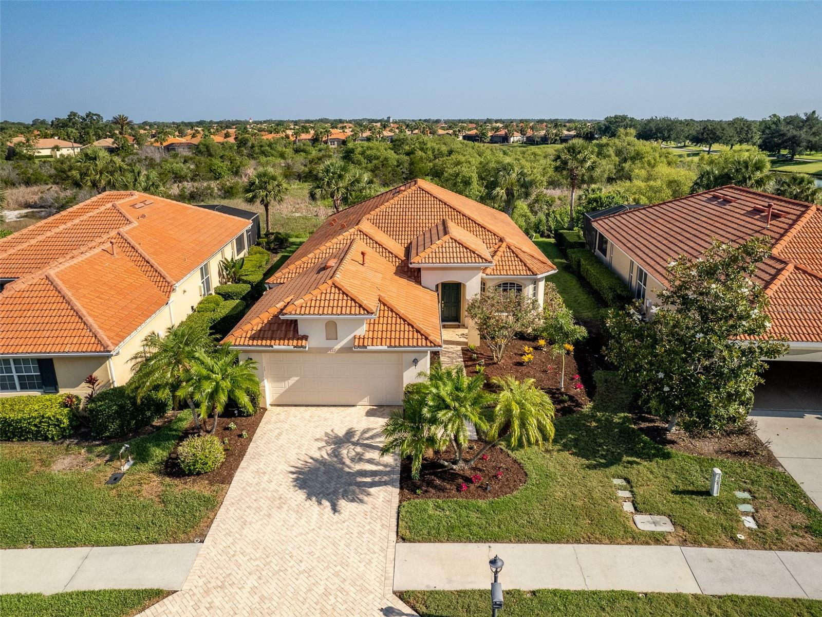 Property Photo: 122 Treviso Court FL 34275