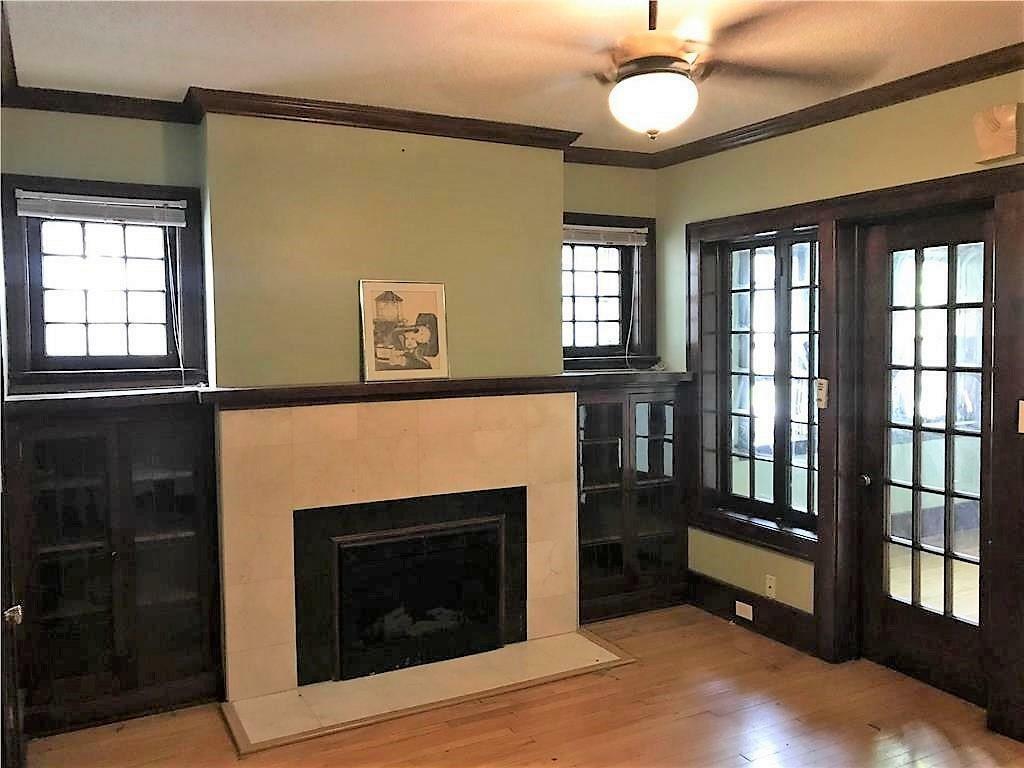 Property Photo: 2433 Lyndale Avenue S MN 55405