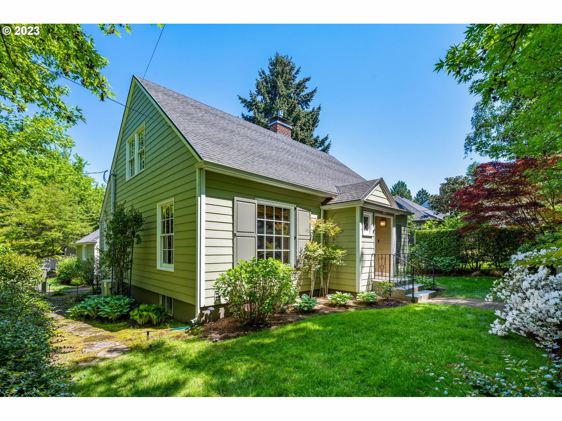 Property Photo: 3707 SE Cooper St OR 97202