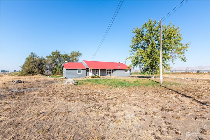 Property Photo:  9328 I.5 Road NW  WA 98823 