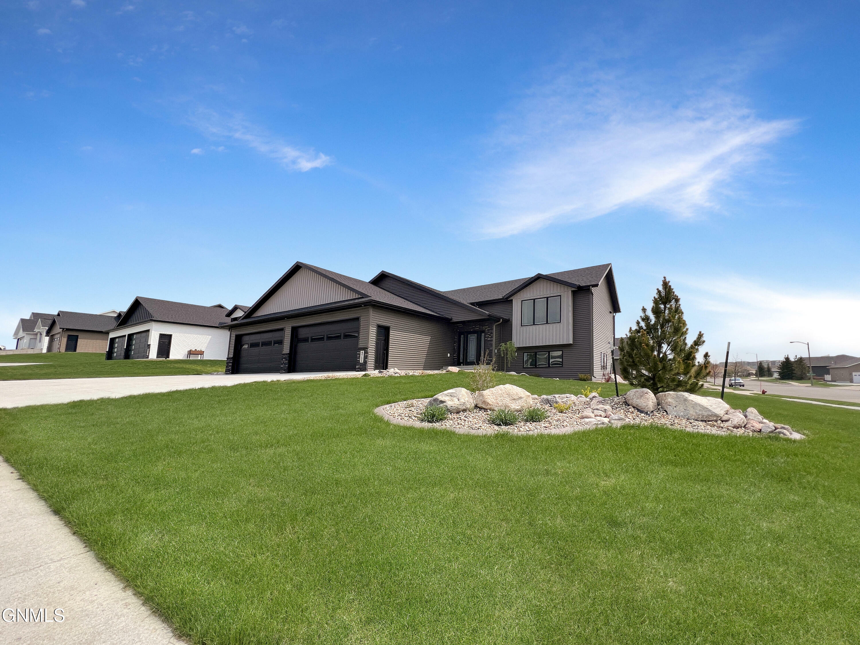 Property Photo:  4711 Marsh Hawk Drive  ND 58503 