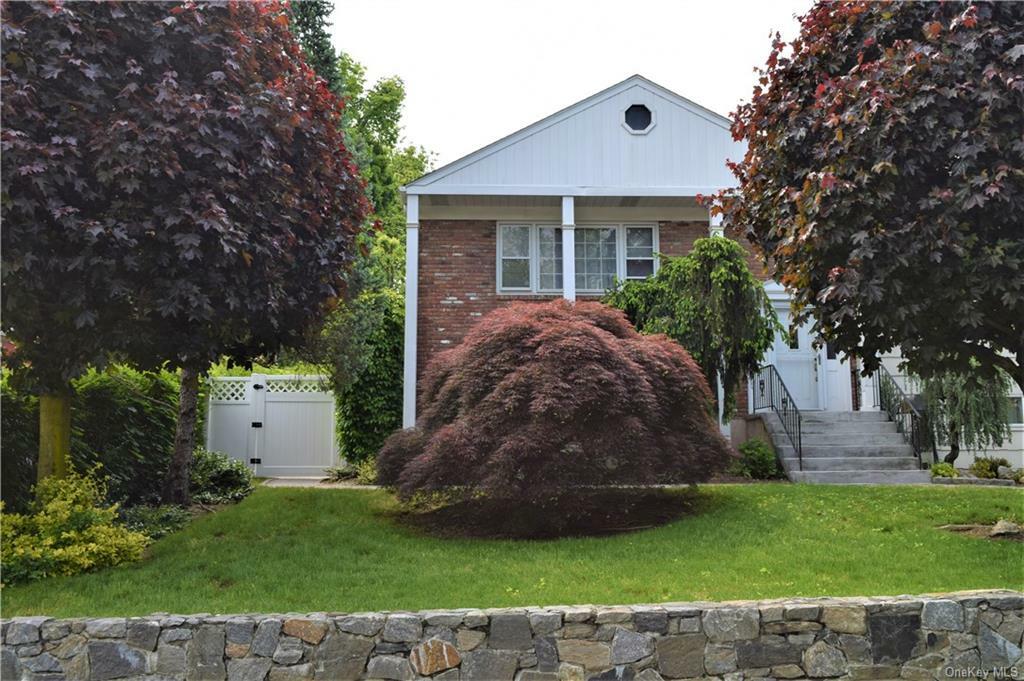 Property Photo:  568 Manville Road Lside  NY 10570 