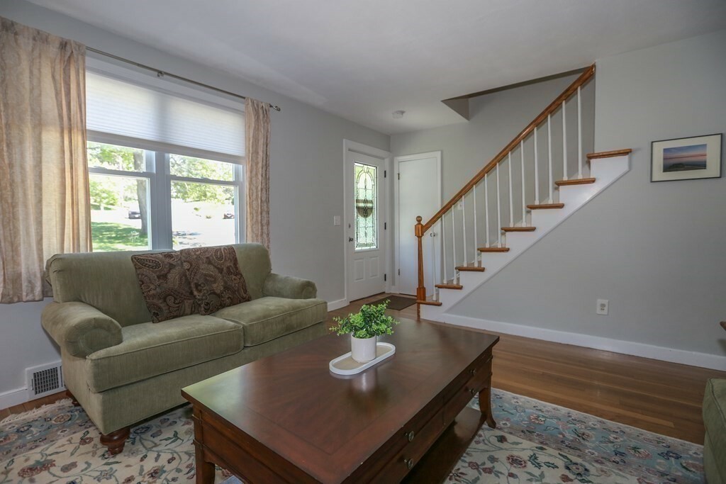 Property Photo:  117 Kings Grant Rd  MA 01752 