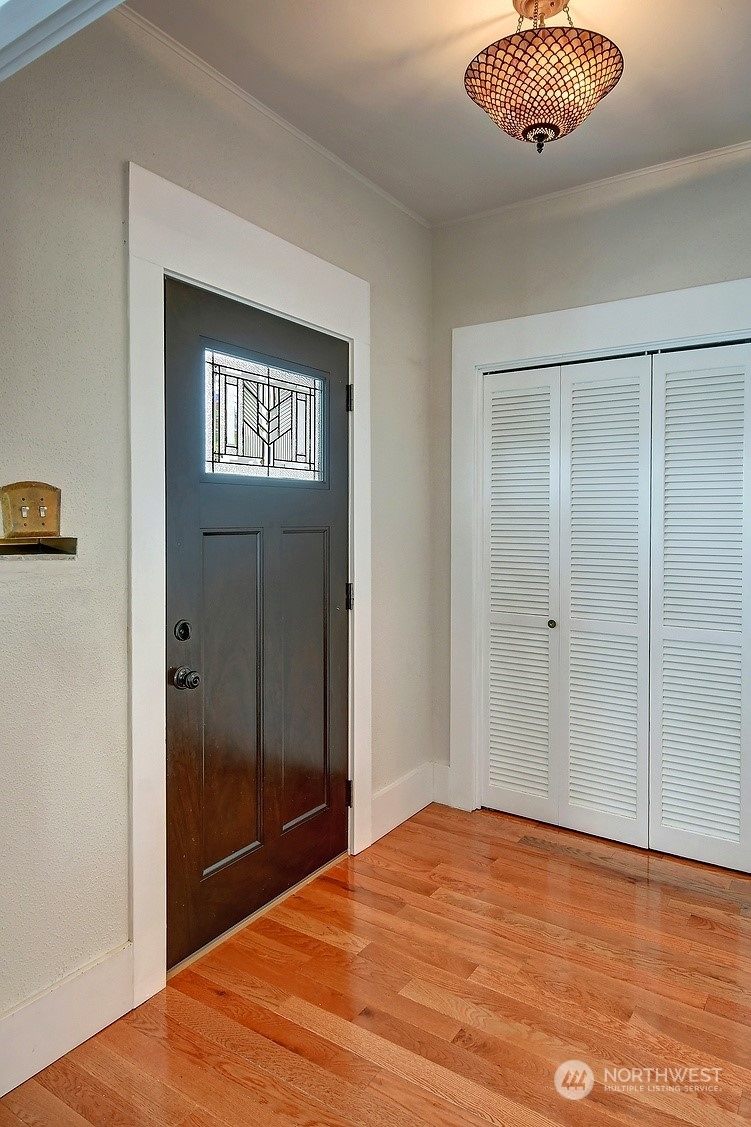 Property Photo:  2701 2nd Avenue N  WA 98109 