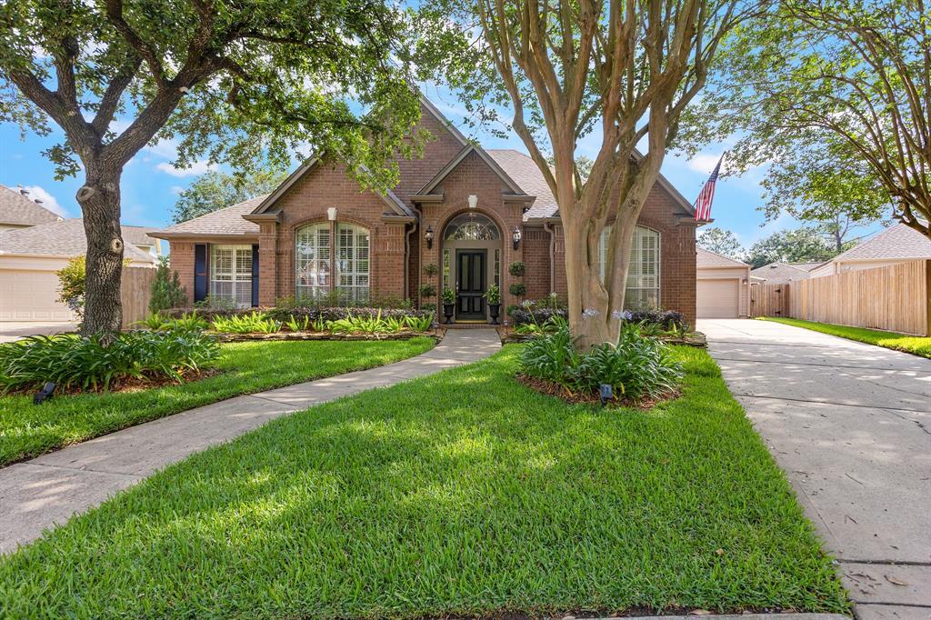 Property Photo: 2507 Redbridge Court TX 77059