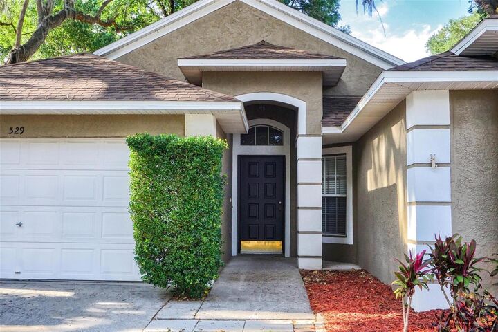 Property Photo: 529 Valencia Park Drive FL 33584