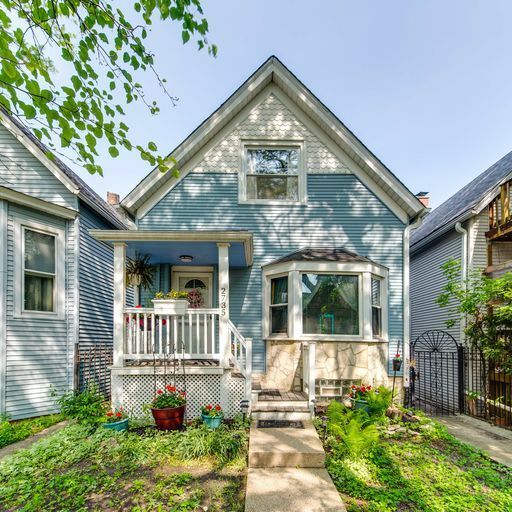 Property Photo: 2735 N Albany Avenue IL 60647