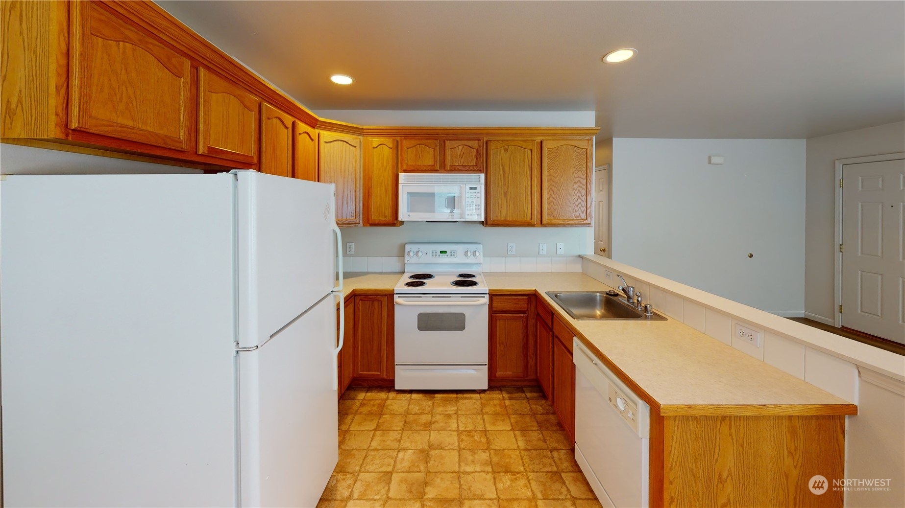 Property Photo:  406 SE Birch Avenue 201  WA 99324 