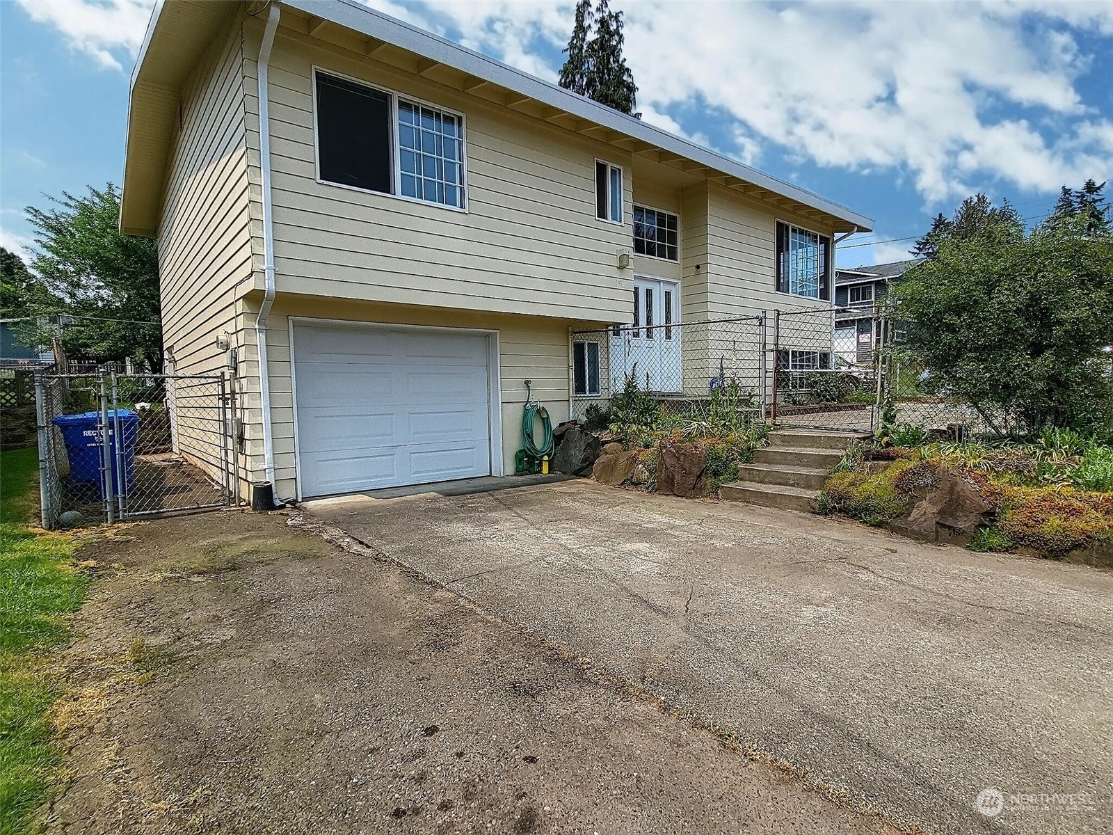 Property Photo:  8501 39th Avenue S  WA 98118 