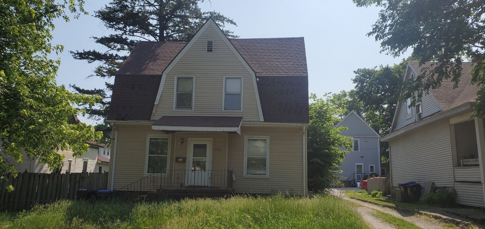 Property Photo: 908 S Madison Street IL 61701