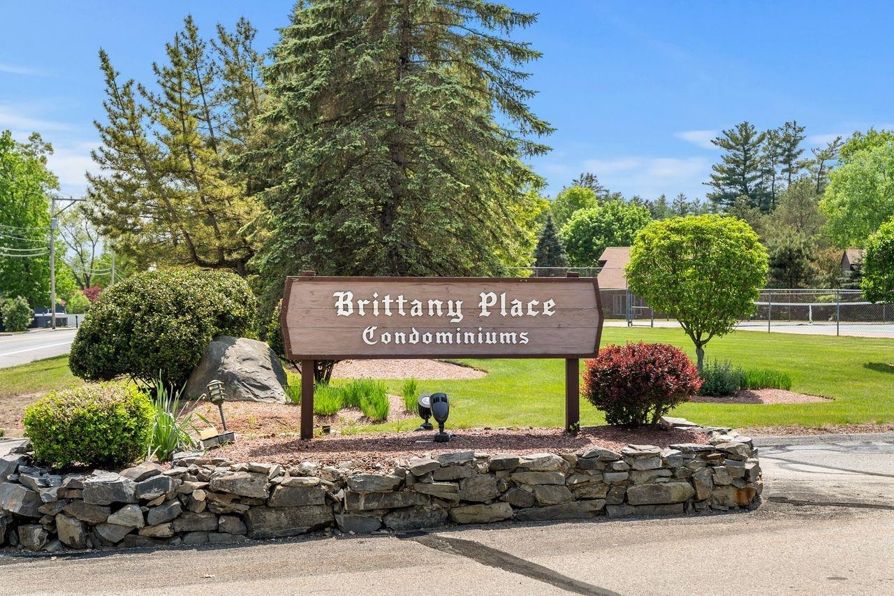 Property Photo: 7 Cornwall Lane NH 03063