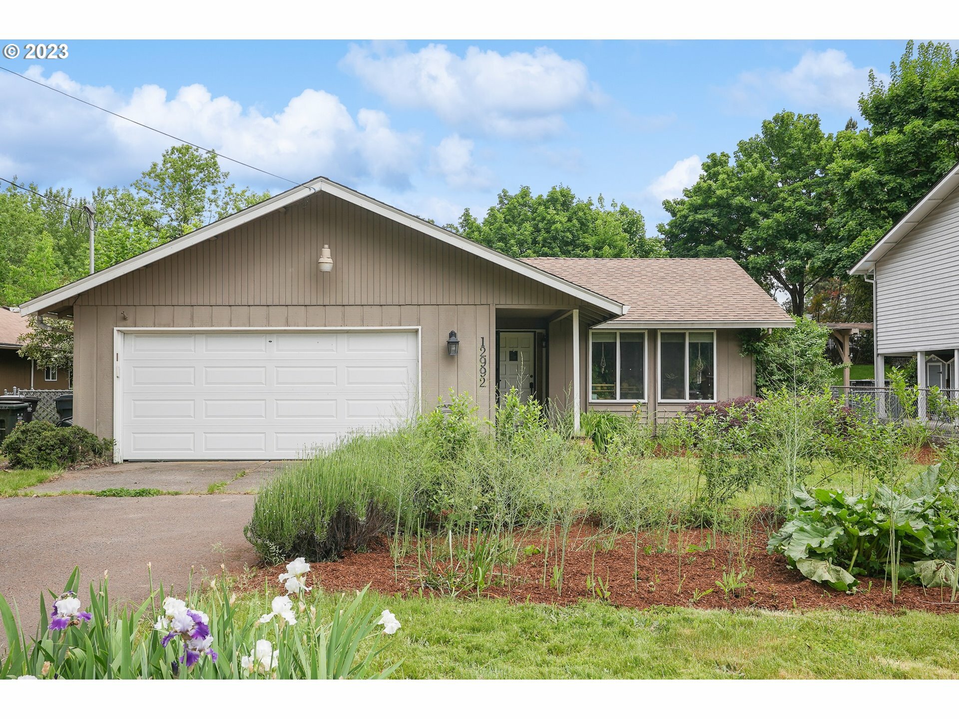 Property Photo: 12992 SE Rusk Rd OR 97222